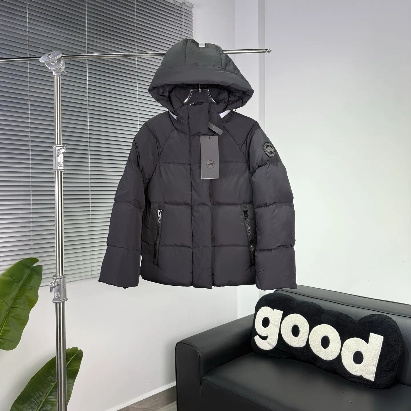 P880 High-end quality 𝑪𝒂𝒏𝒂𝒅𝒂 𝑮𝒐𝒐𝒔𝒆｜Canada Goose Black Label 𝗝𝘂𝗻𝗰𝘁𝗶𝗼𝗻 Series Capsule Short Down Jacket/Ouyang Nana Generation/Same Style for Men and Women 𝗦𝗶𝘇𝗲: 𝗫𝗦 𝗦 𝗠 𝗟 𝗫𝗟 𝗫𝗫𝗟 Product color: black, pure white, off-white, cherry blossom pink, green, brown, Coding: 𝟬𝟬𝟬𝟲𝟭𝟬𝗖